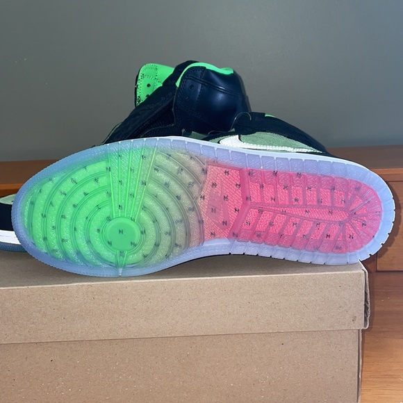 Nike Air Jordans - Picture 3 of 7